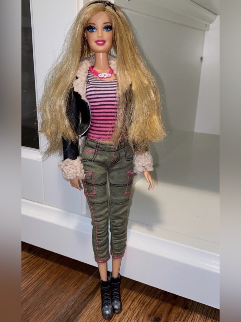2013 Barbie Fashionista Style Doll Pre-Owned: Clothes Included, box not included - Picture 3 of 13